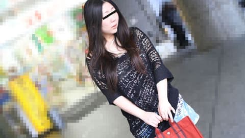 天然爆乳偷东西素人妹子的全裸调查！ 及川春菜 10musume_082223_01